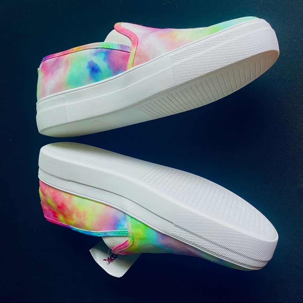 Steve Madden Toshe NWT rainbow tie-dye sneaker - Picture 16 of 16